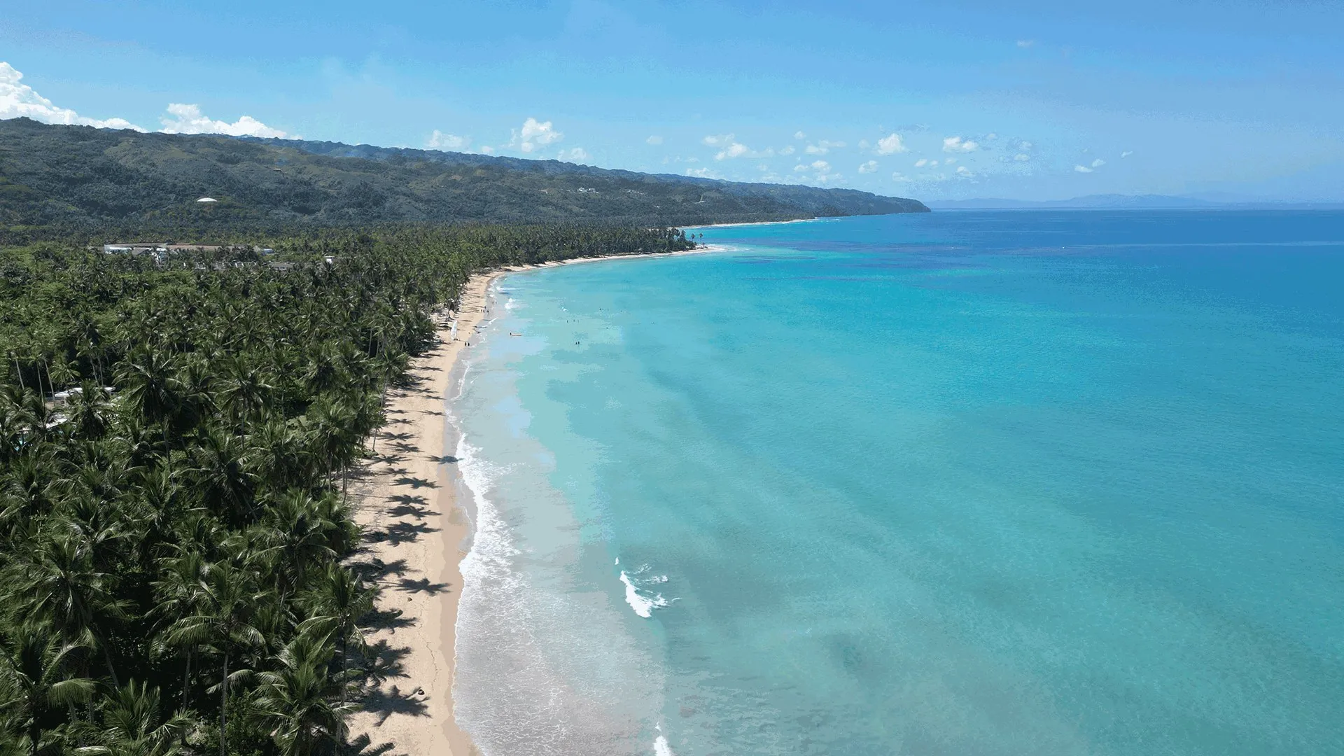 The wide sweep of Playa Cosón